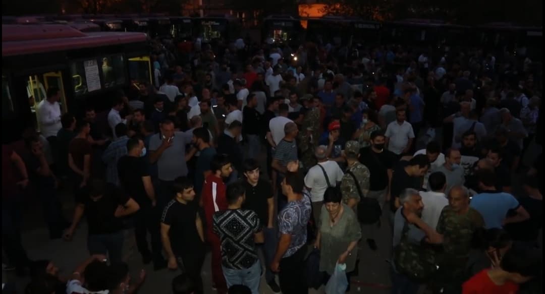 Ամբողջ Հայաստանի տարածքում հերթեր են՝ կապված զորակոչին մասնակցողների քանակի հետ (ՏԵՍԱՆՅՈւԹ)