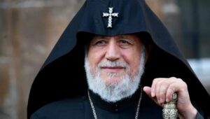 Գարեգին Բ-ն այցելել է Արմեն Չարչյանին