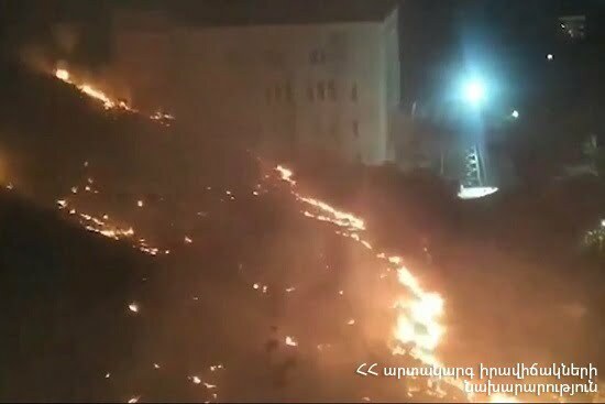 Մատենադարանի հետնամասում հրդեհ է բռնկվել