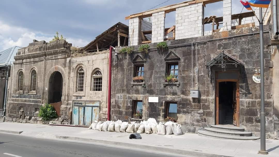 Գյումրու Շիրազի 53 հասցեում կառուցապատման շինթույլտվություն համայնքապետարանի կողմից չի տրվել