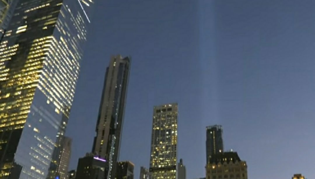 Սեպտեմբերի 11-ի ահաբեկչության զոհերի հիշատակին Նյու Յորքի երկնքում 2 լուսային սյուն է հայտնվել (ՏԵՍԱՆՅՈւԹ)