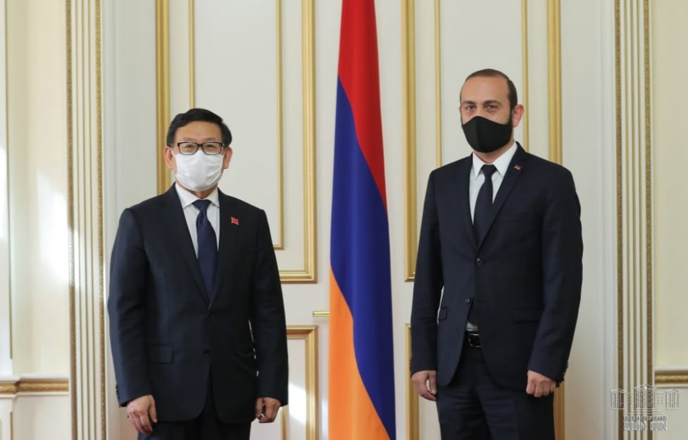 Արարատ Միրզոյանը հրաժեշտի հանդիպում է ունեցել Չինաստանի դեսպանի հետ