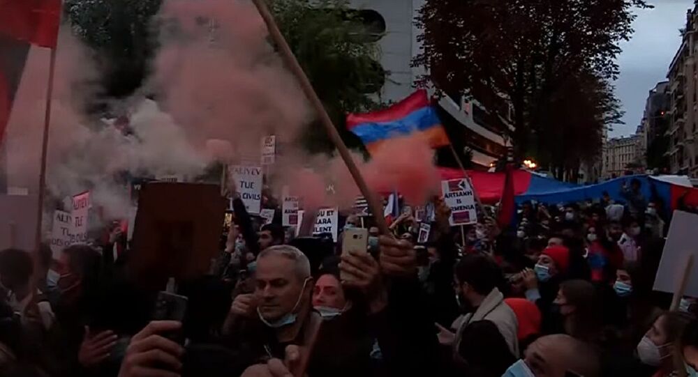 Հայերը Ֆրանսիայի ԱԺ-ի շենքի մոտ բազմամարդ հավաք են կազմակերպել