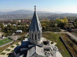 Շուշիի Ղազանչեցոց Սուրբ Ամենափրկիչ եկեղեցին այսօր (ԼՈւՍԱՆԿԱՐՆԵՐ)