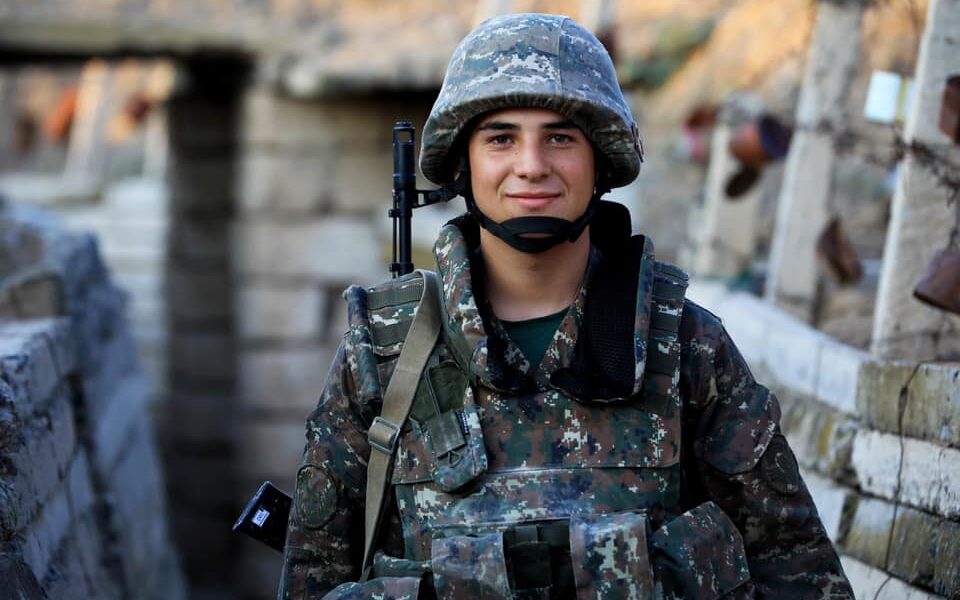 Ով առաջնագծում է, նա՛ է հերոսը. նոր լուսանկարներ առաջնագծից