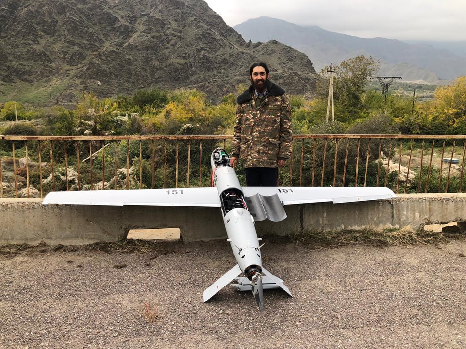 ԱԹՍ-ի արկն ընկել է Դավիթ սարկավագի մեքենայի վրա, բայց չի պայթել (ԼՈւՍԱՆԿԱՐՆԵՐ)