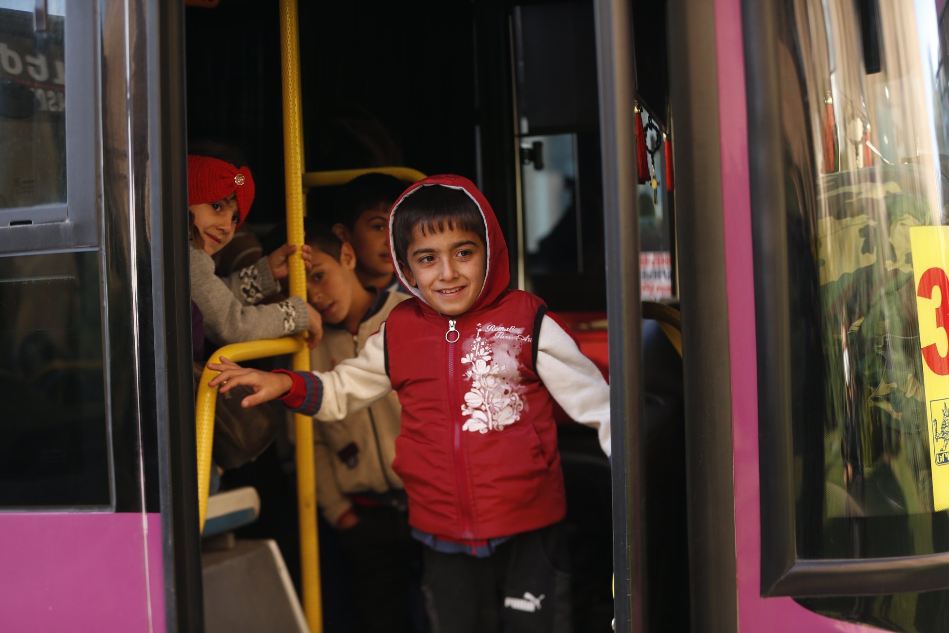 Երևանից 11 ավտոբուսով արցախցիները մեկնել են Ստեփանակերտ