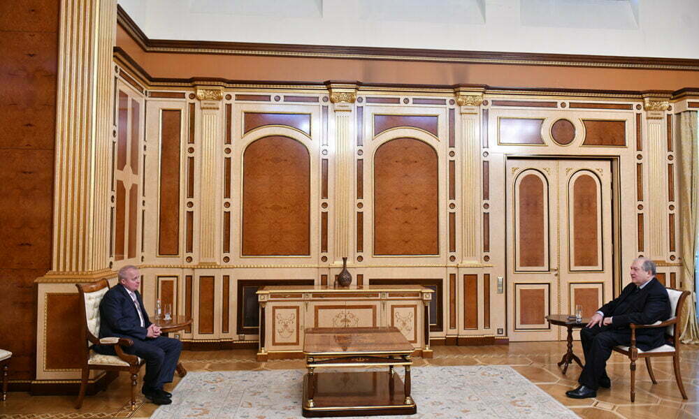 Արմեն Սարգսյանը հանդիպել է Հայաստանում Ռուսաստանի դեսպանի հետ