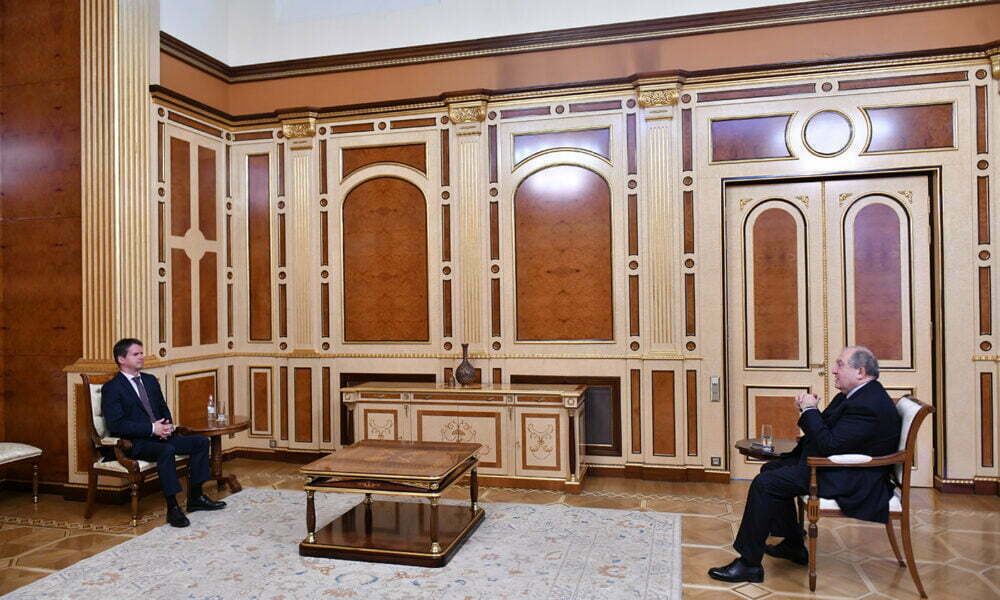 Նախագահ Արմեն Սարգսյանը հանդիպել է Հայաստանում Ֆրանսիայի դեսպանի հետ