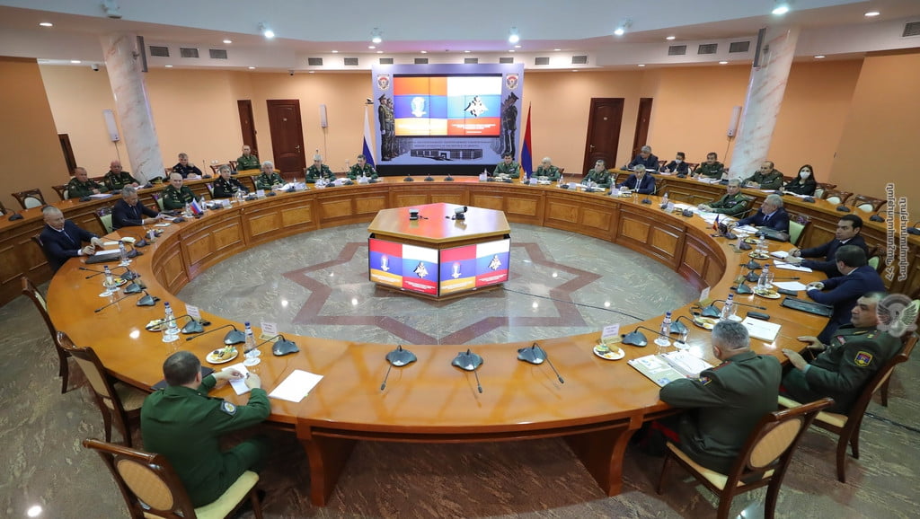 Տեղի է ունեցել ՀՀ և ՌԴ պաշտպանության նախարարների գլխավորած պատվիրակությունների հանդիպումը