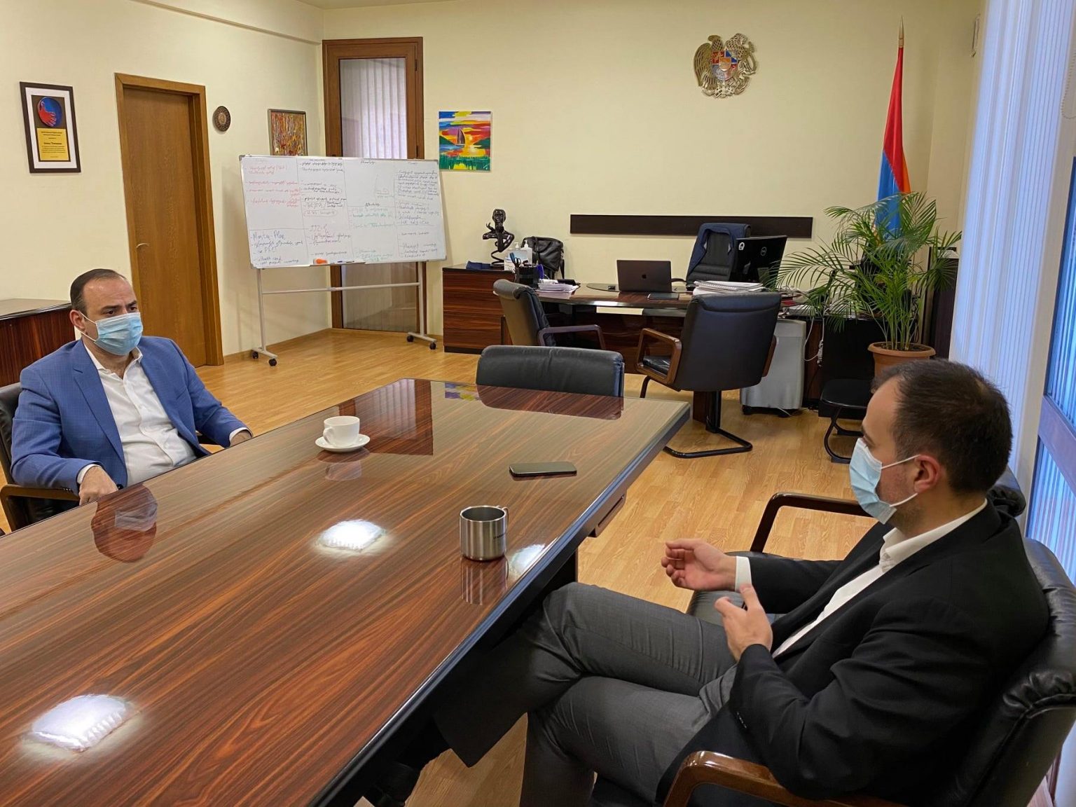 Սփյուռքի գլխավոր հանձնակատար Զարեհ Սինանյանը հանդիպել է առողջապահության նախարարի հետ