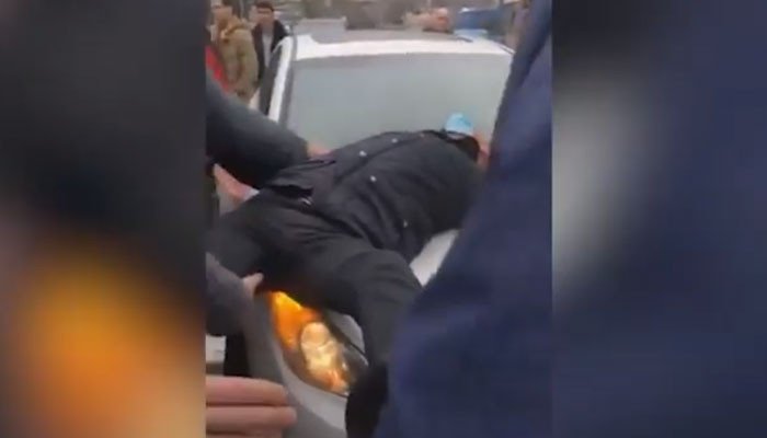 Մյասնիկյանում ցուցարարին վրաերթի ենթարկած վարորդը ներկայացել է ոստիկանություն