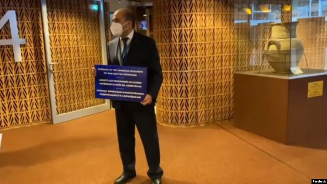 Ազատություն հայ գերիներին. Էդմոն Մարուքյանի ակցիան՝ ԵԽԽՎ նիստից առաջ (ՏԵՍԱՆՅՈւԹ)