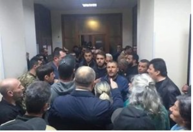 Գերիների հարազատները դեռ փակ են պահում Շիրակի մարզպետարանի դռները