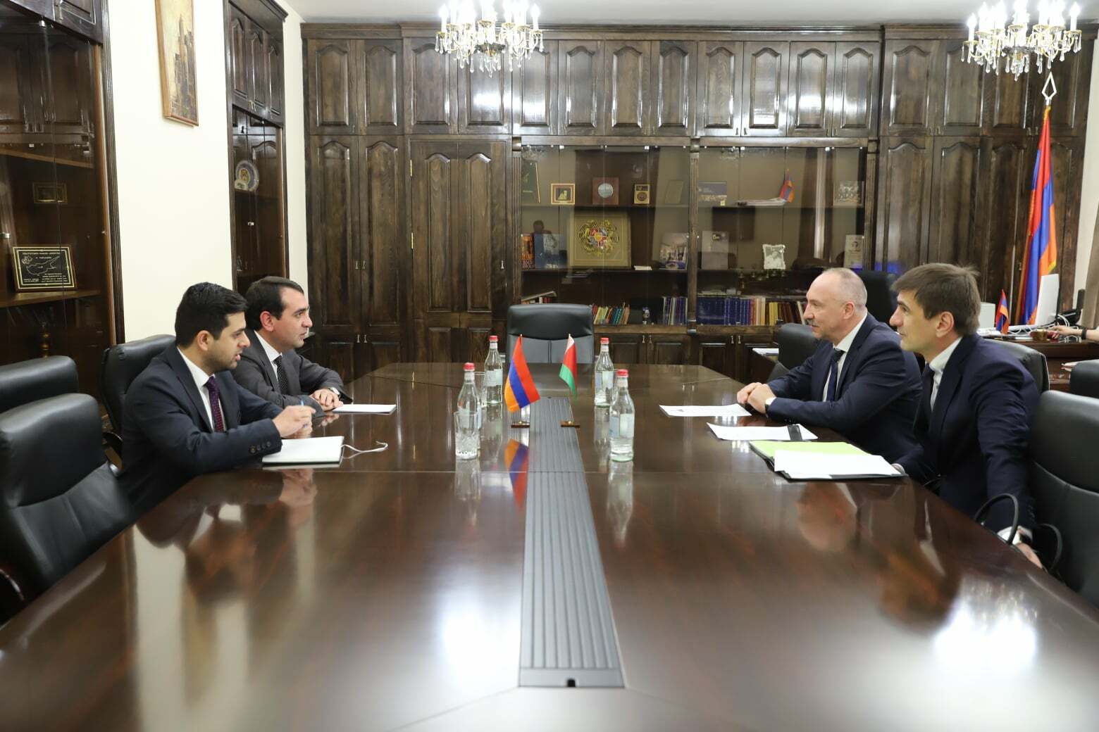 Շիրակի մարզպետն ու Բելառուսի դեսպանը քննարկել են համատեղ աշխատանքային նախագծեր