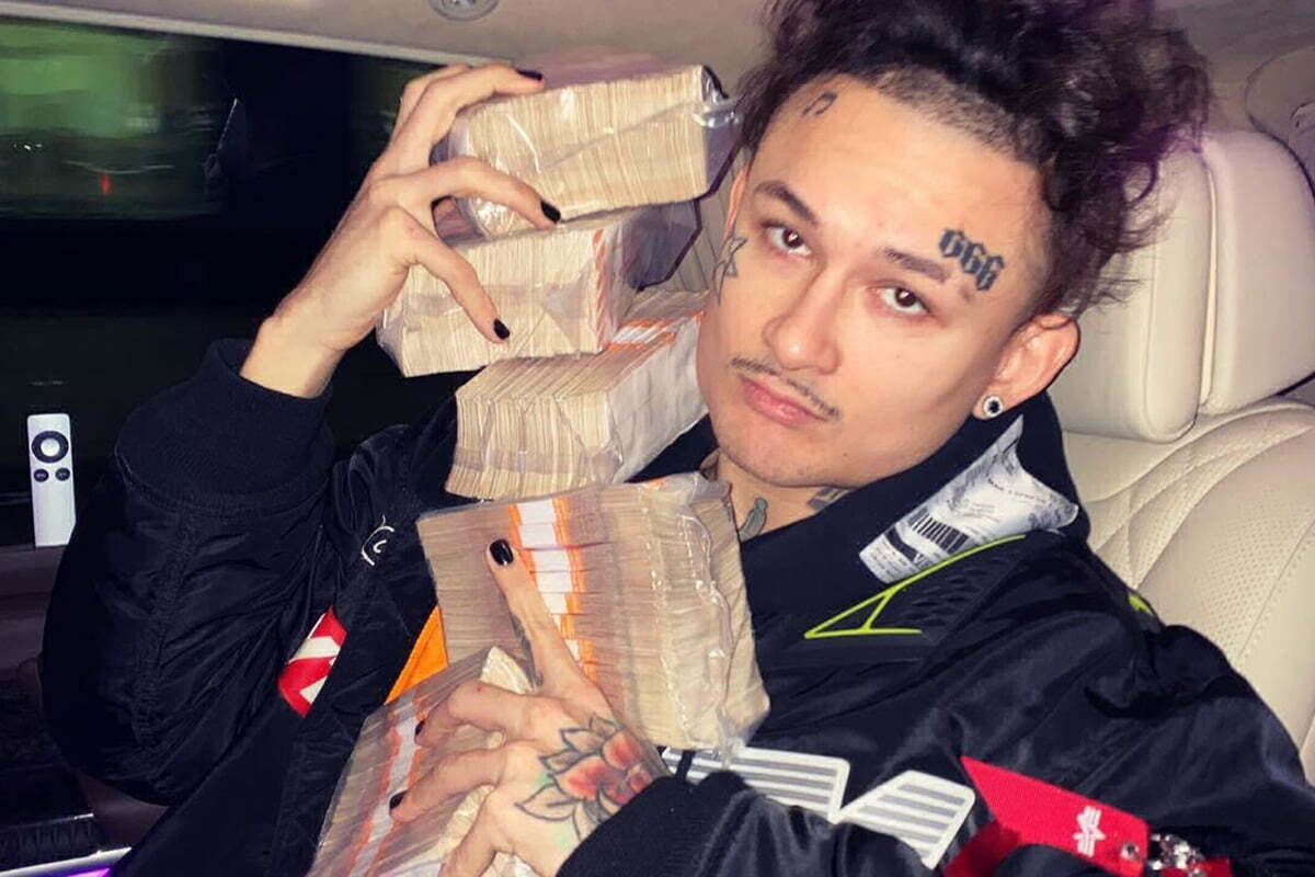 Մորգենշտերնը հրապարակել է նկարներ, որտեղ ընկերուհին կիսամերկ է