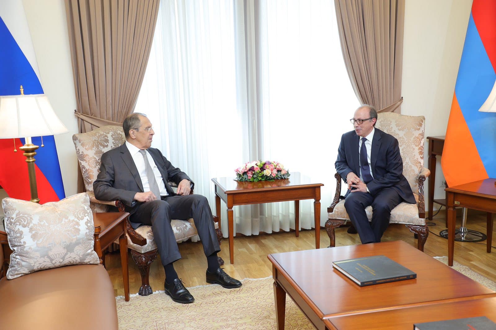 Մեկնարկել է Այվազյանի ու Լավրովի առանձնազրույցը