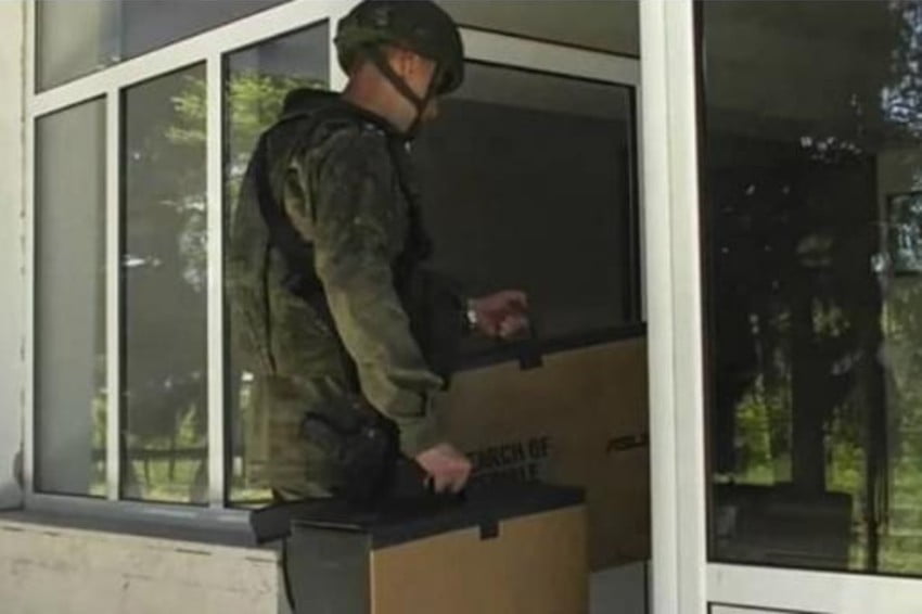 Արցախի Մարտունու դպրոցներից մեկին ռուս խաղաղապահները համակարգիչներ են փոխանցել