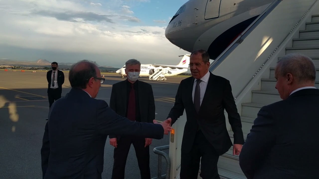 Լավրովին Զվարթնոցում դիմավորեց Արա Այվազյանը