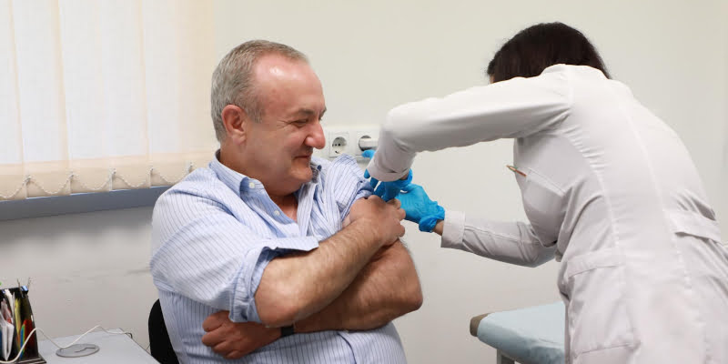 Վահրամ Դումանյանը պատվաստվել է կորոնավիրուսի դեմ