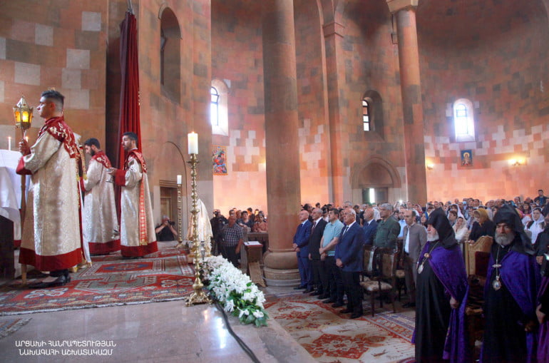 Արցախի նախագահը մասնակցել է Գարեգին Բ-ի հանդիսապետությամբ մատուցված Սուրբ պատարագին