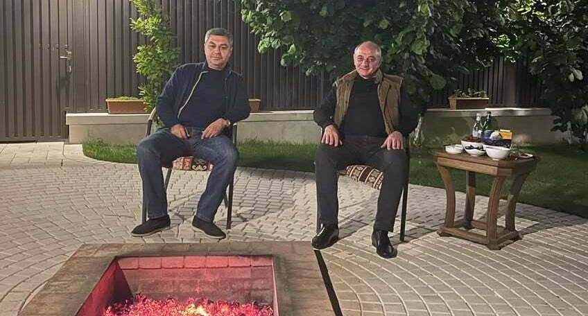 Վանեցյանը գիշերն անցկացրել է Բակո Սահակյանի հետ՝ բակում