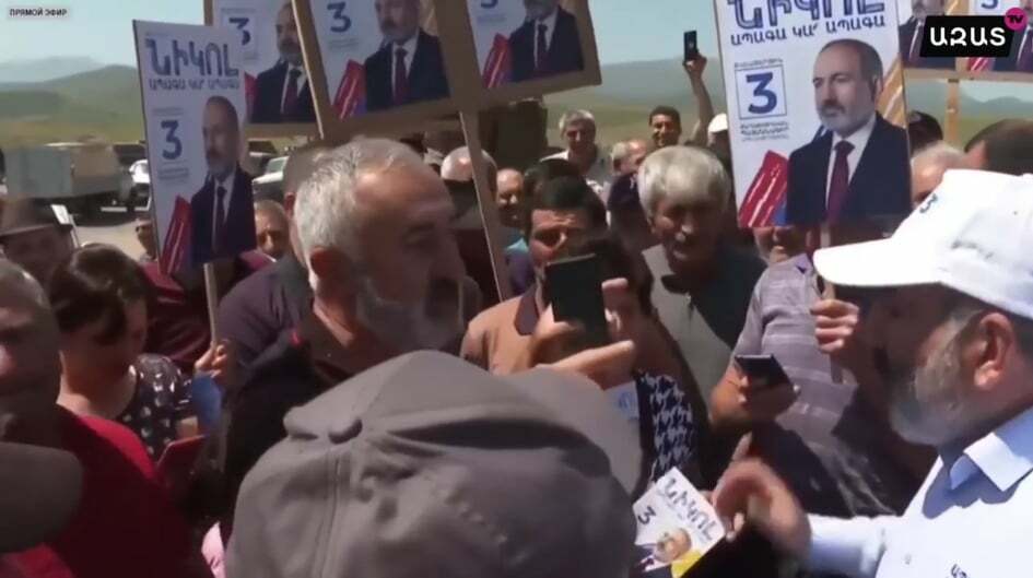 Էս էն հերոսական ժողովուրդն է, որ սաղ հողերը պահելու է․ համակիրները Անգեղակոթում դիմավորեցին Նիկոլ Փաշինյանին