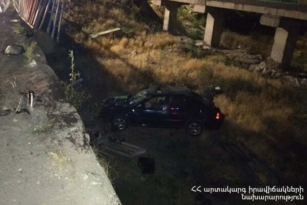 Ազատավանում մեքենան ընկել է ջրատարը․ կան տուժածներ