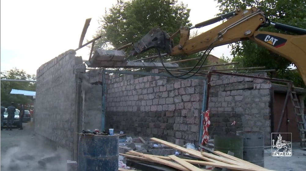 Ապօրինի կառույցների ապամոնտաժումները չեն դադարում (ՏԵՍԱՆՅՈւԹ)