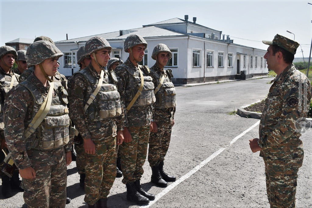 Մարտական հերթափոխ 2-րդ զորամիավորման զորամասերից մեկում