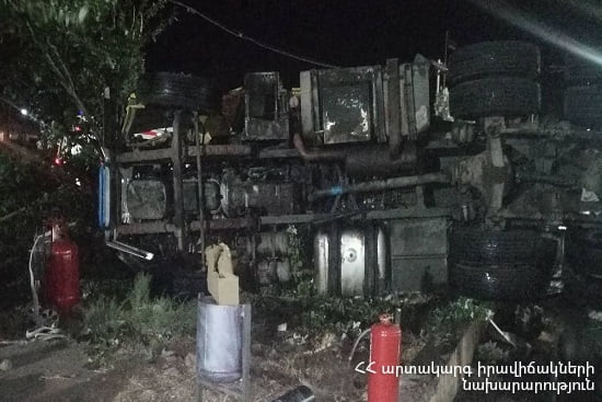 Երասխում բեռնատարը բախվել է գազալցակայանին
