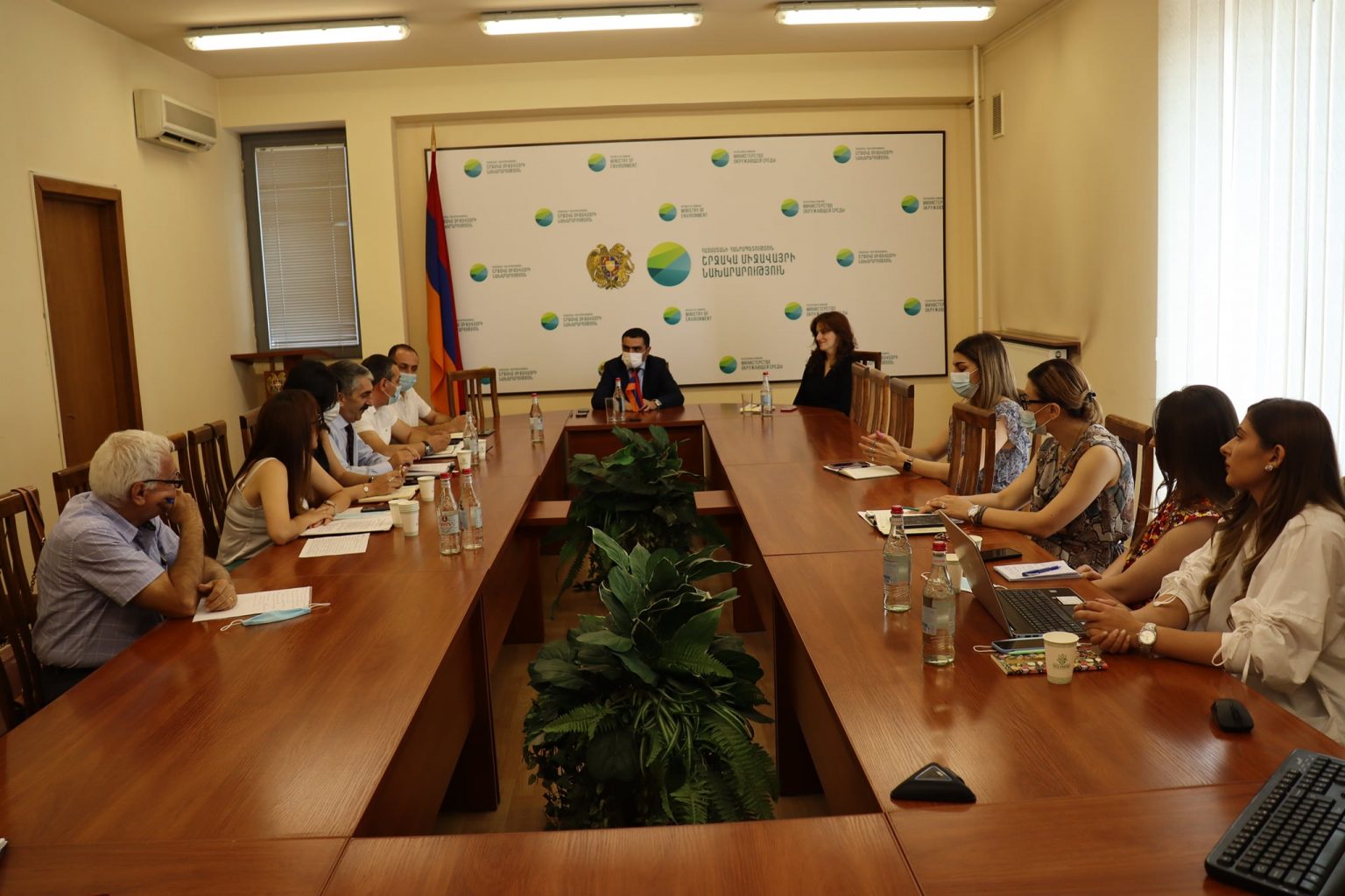 Ռոմանոս Պետրոսյանն ընդունել է ՇՄՆ բնապահպանական ծրագրերի գրասենյակի աշխատակազմին