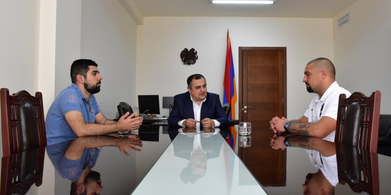 Կարեն Գիլոյանն ընդունել է ՖԻԲԱ Եվրոպայի մրցաշարերի համակարգող Սինան Տազեին