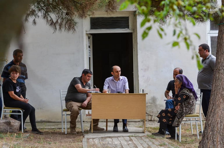 Բեգլարյանը հանդիպումներ է ունեցել Մարտունու սահմանային գյուղերի բնակիչների հետ