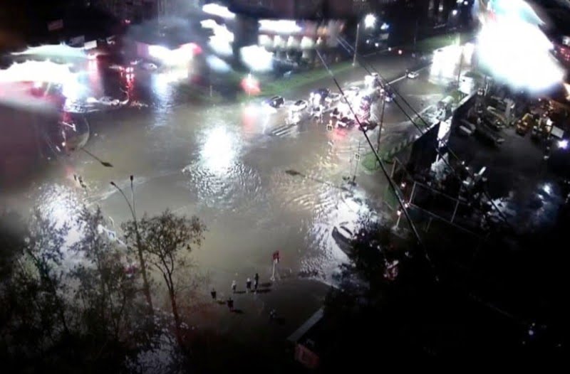 Իսկական ջրհեղեղ Վոլոգդայում․ մեքենաները լողում են փողոցներում (ՏԵՍԱՆՅՈւԹ)