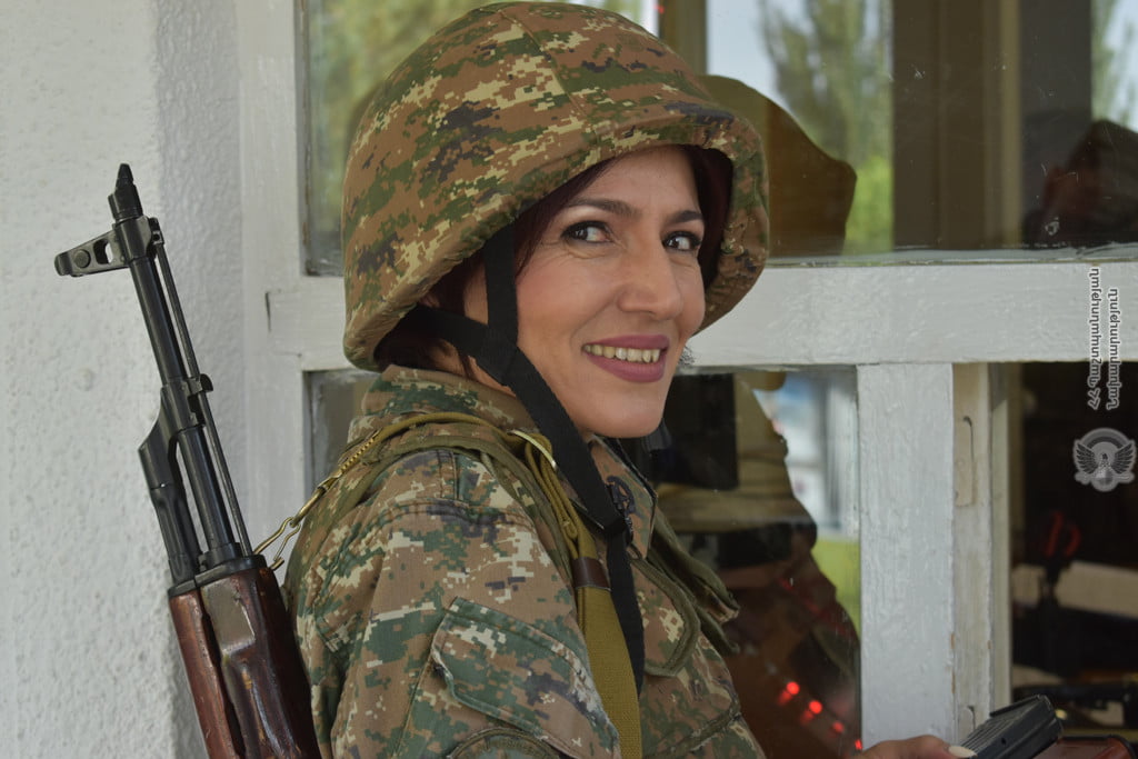 Կին զինծառայողներն առաջխաղացման խոչընդոտներ ունեն․ Թաթոյան