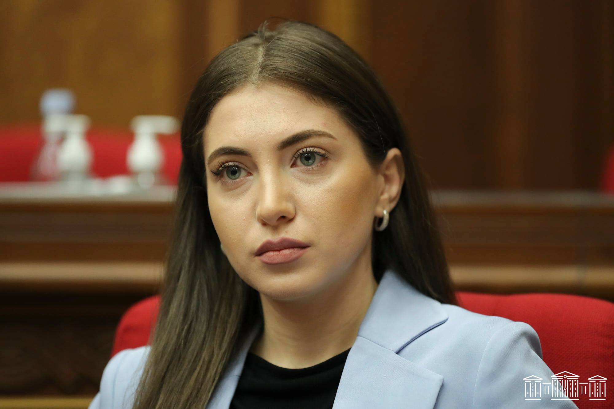 Աննա Մկրտչյանն ու եղբայրը գտնվելով ՀՀ–ում, Մոսկվայի Լազարևի դպրոց չհաճախելով, ստացել են կեղծ ավարտական վկայականներ. ՔԿ