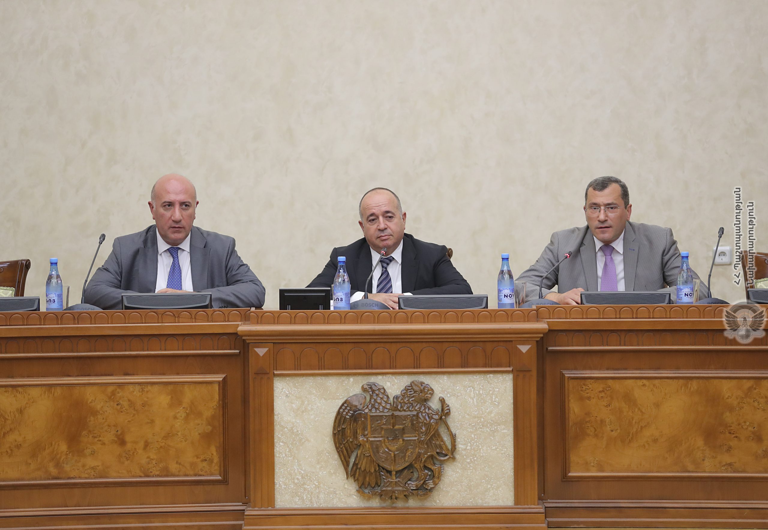 Արշակ Կարապետյանը ներկայացրել է ՊՆ նախարարի նորանշանակ տեղակալին