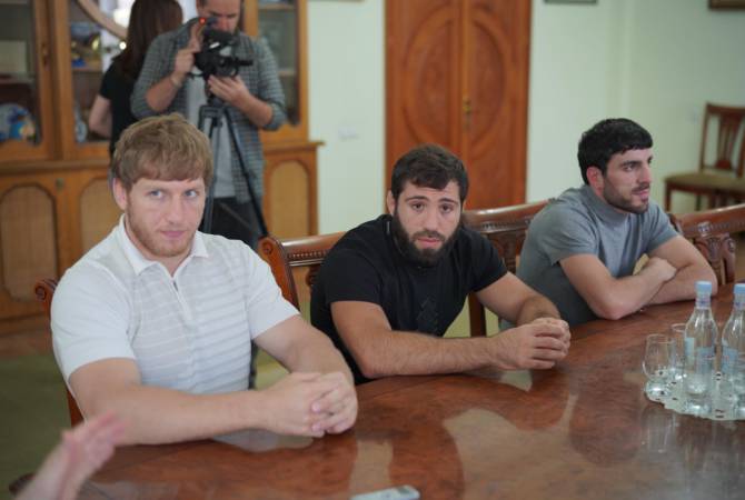 Գյումրու քաղաքապետն ընդունել է Օլիմպիական խաղերին մասնակցած գյումրեցի մարզիկներին