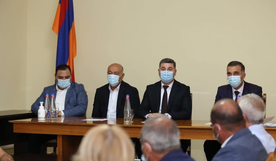 Գնել Սանոսյանը Սիսիանի քաղաքապետարանում ներկայացրել է համայնքի ղեկավարի պաշտոնակատարին