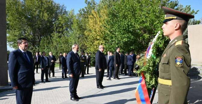 Վարչապետ հարգանքի տուրք է մատուցել հանուն Հայրենիքի անկախության կյանքը նվիրաբերած հայորդիների հիշատակին