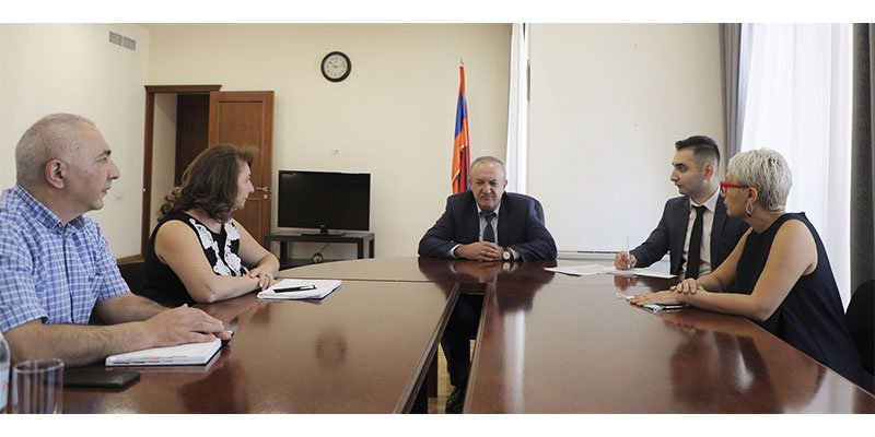 Դումանյանն ընդունել է 44-օրյա պատերազմում զոհված զինծառայողների մայրերին