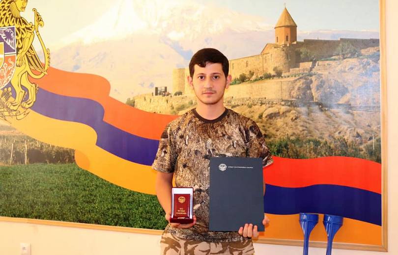 Արայիկ Հարությունյանը մեդալներով է պարգևատրվել արարատցի զինծառայողներին