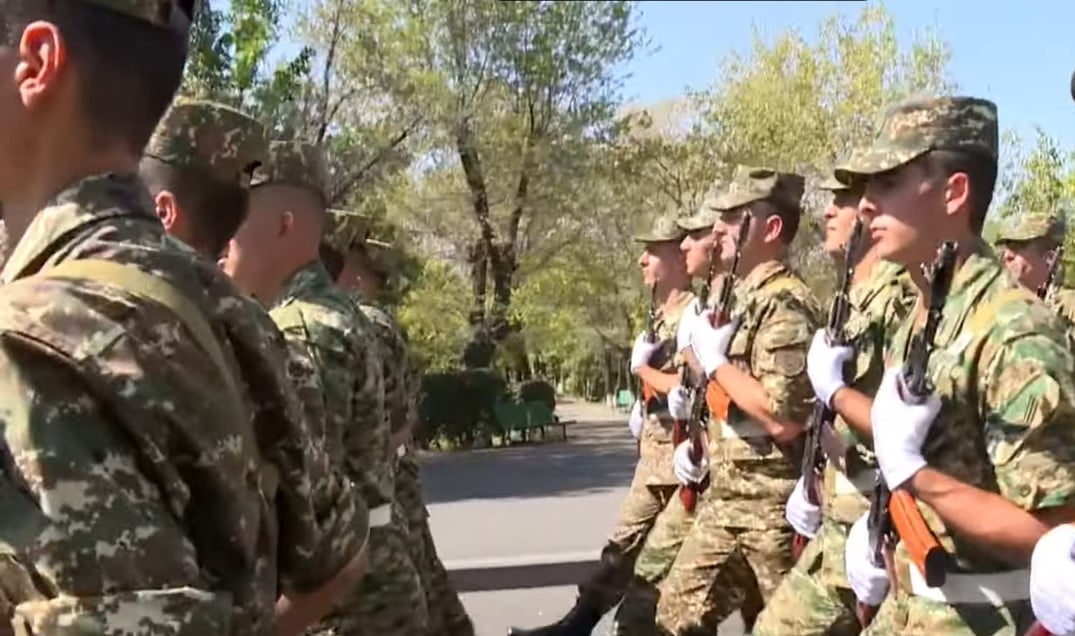 Զինվորական քայլերթ՝ Երևանում (ՏԵՍԱՆՅՈւԹ)