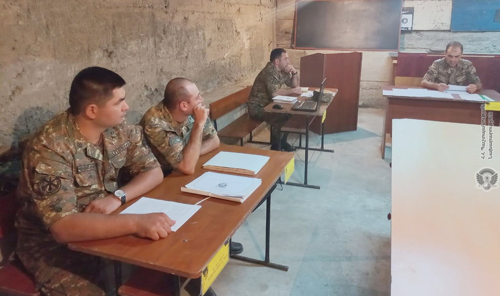 Շտաբային մարզումներ զորամասերից մեկում