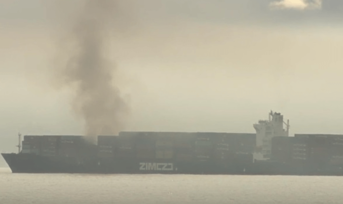 Կանադայի և ԱՄՆ-ի միջև սահմանին կոնտեյներներ տեղափոխող նավում հրդեհ է բռնկվել