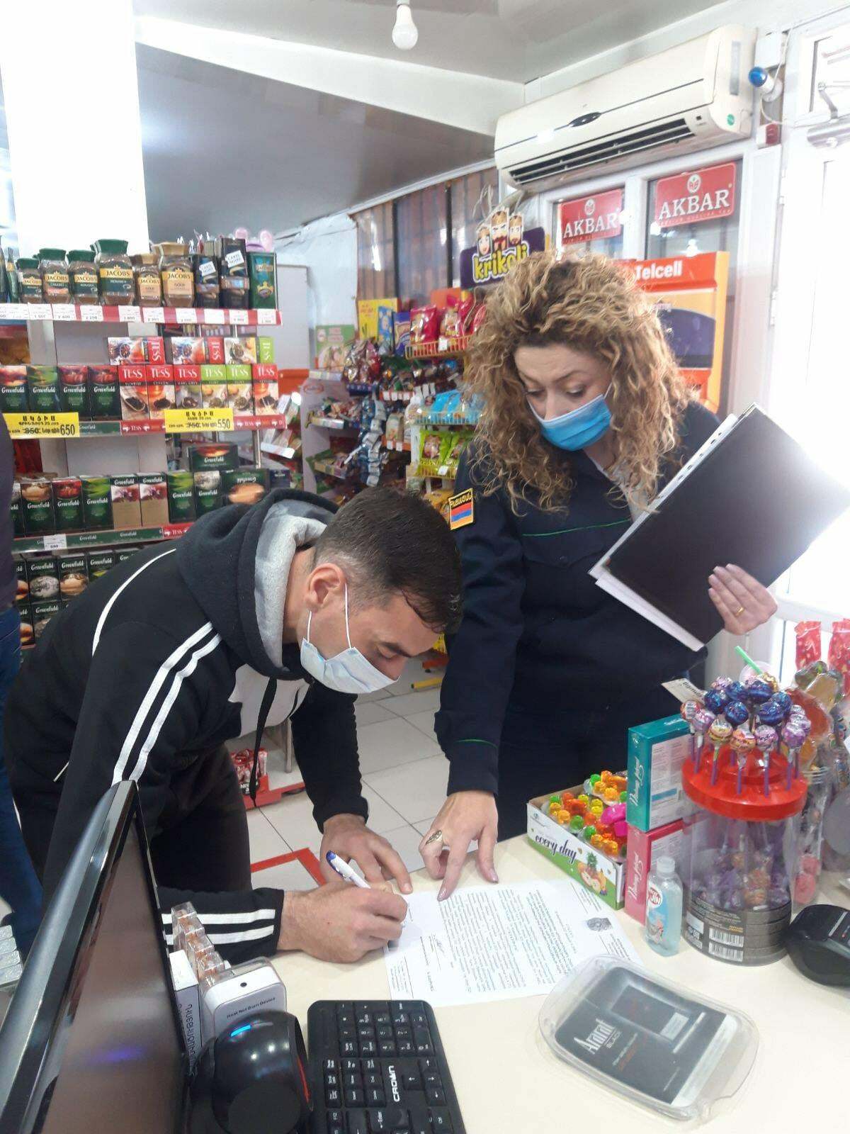 ՍԱՏՄ տեսուչների ստուգումները Գյումրիի խոշոր խանութներում