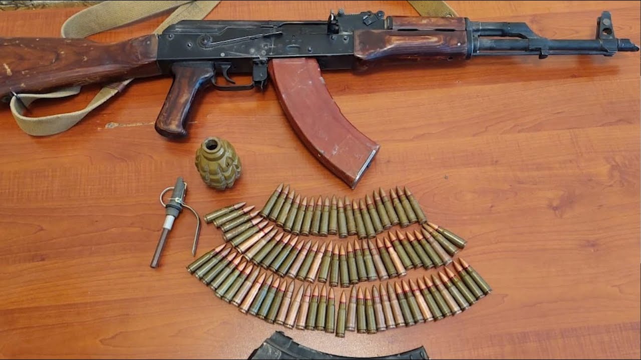 Մի խումբ անձինք ոստիկանության բաժիններում ապօրինի զենք-զինամթերք են հանձնել