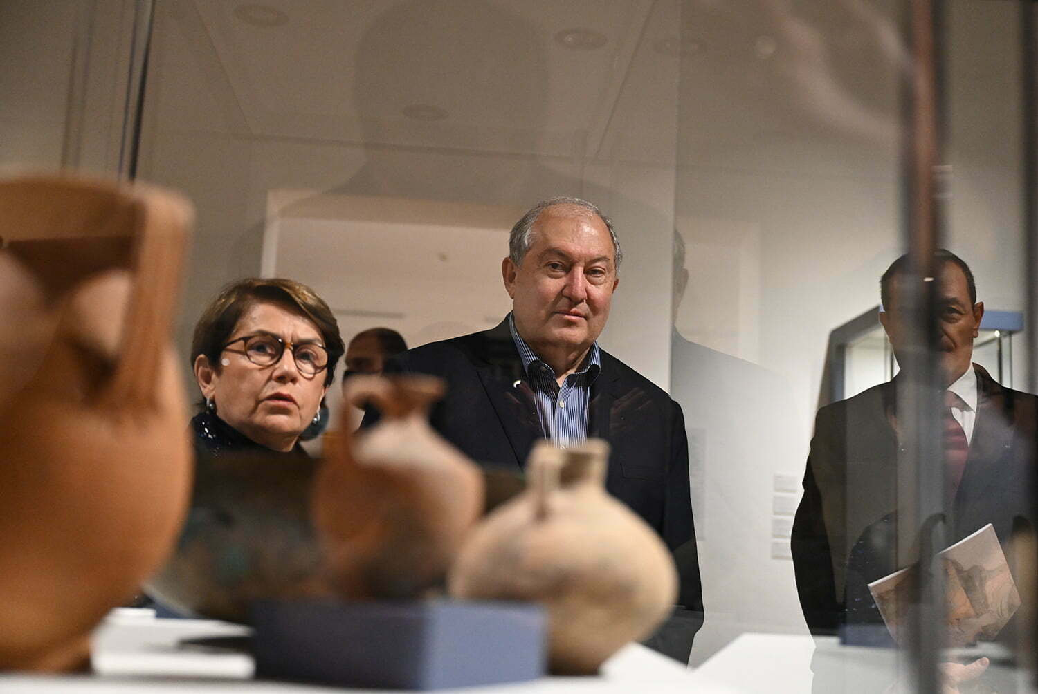 Արմեն Սարգսյանը՝ տիկնոջ հետ, շրջել է Ազգային պատկերասրահում և ծանոթացել հռոմեական ցուցանմուշներին (ՏԵՍԱՆՅՈւԹ)