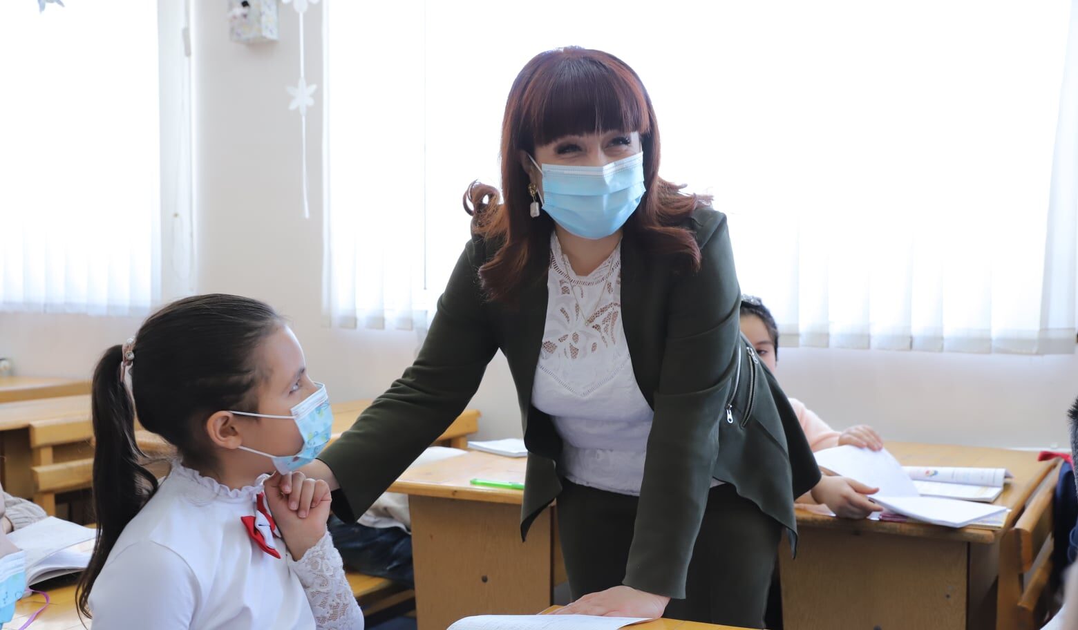 Շիրակի մարզպետն այցելել է Գյումրու մի շարք դպրոցներ